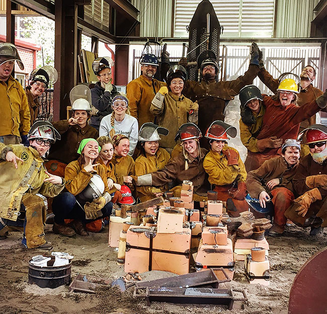 iron pour group picture