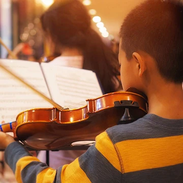 child playing the violin