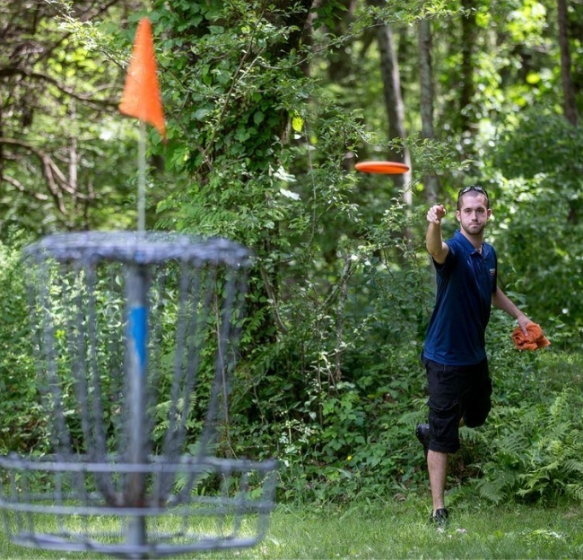 individual playing disc golf