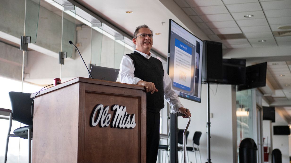 Evidence-Based Policing and Reform Graduate Certificate lecturer speaks to criminal justice students