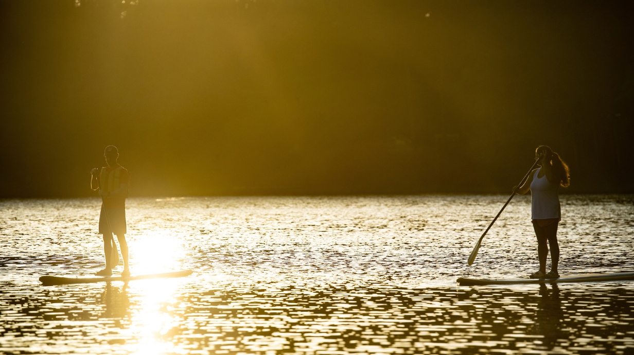 Two people rowing at Puskus Lake.